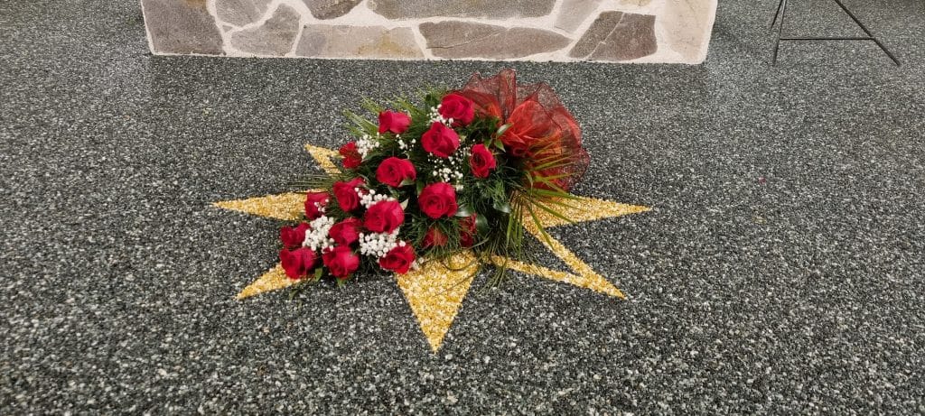 kytka ruze | Pohřební ústav AURIGA | Pohřební služby a převozy zesnulých - Litoměřice