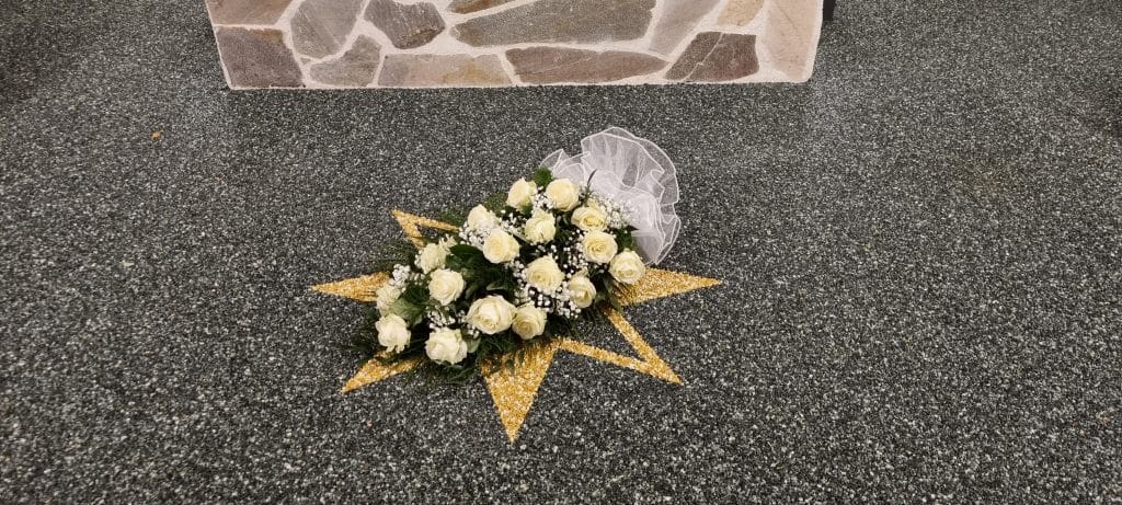 kytka ruze 4 | Pohřební ústav AURIGA | Pohřební služby a převozy zesnulých - Litoměřice